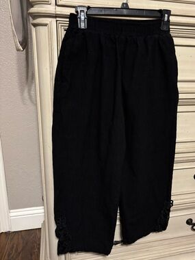 M Black Womens Elastic-Waist Capris with lace